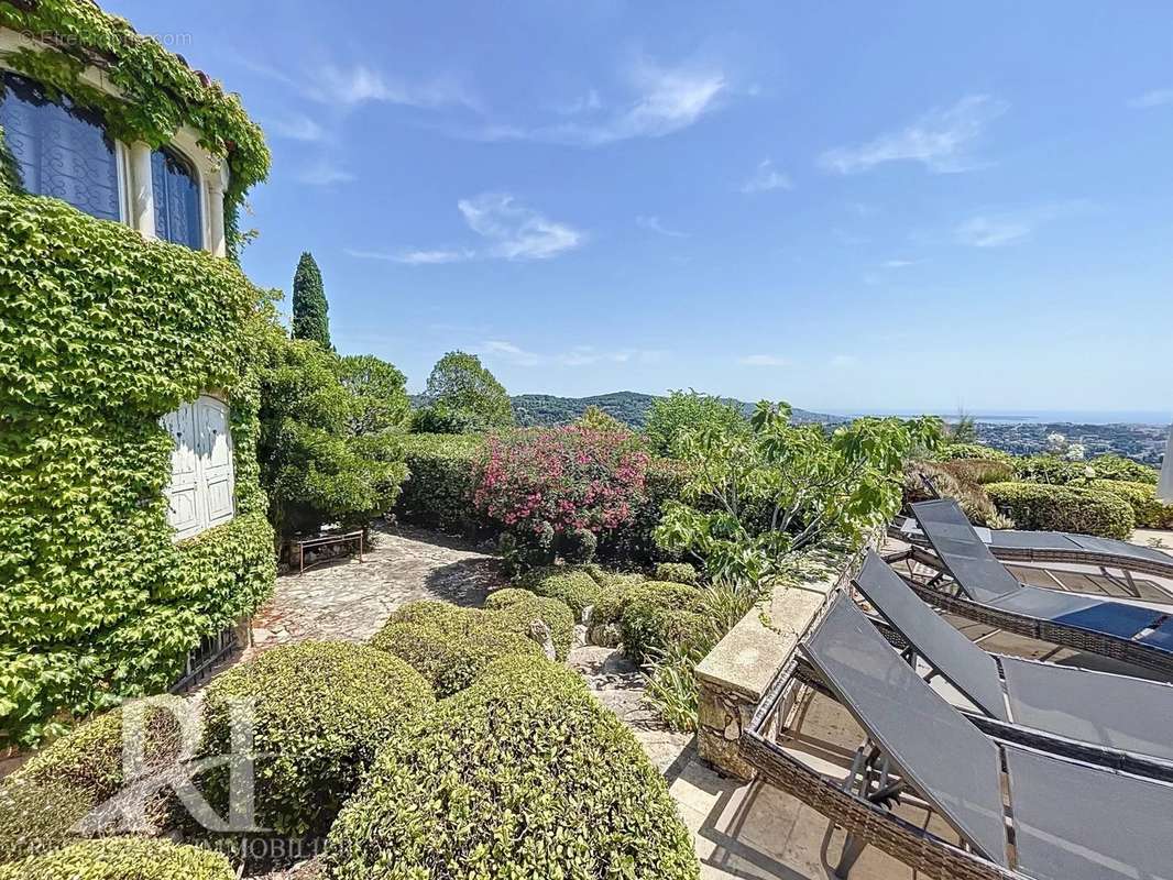 Maison à MOUGINS