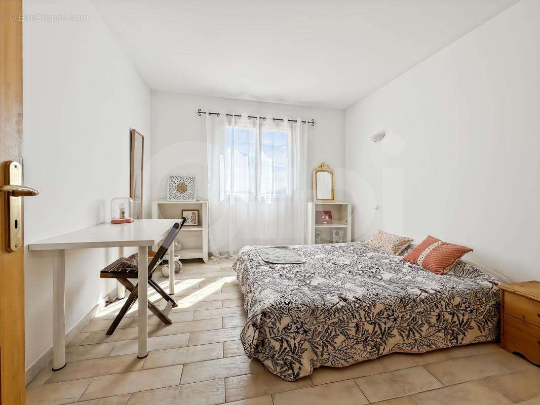 Maison à LE REVEST-LES-EAUX