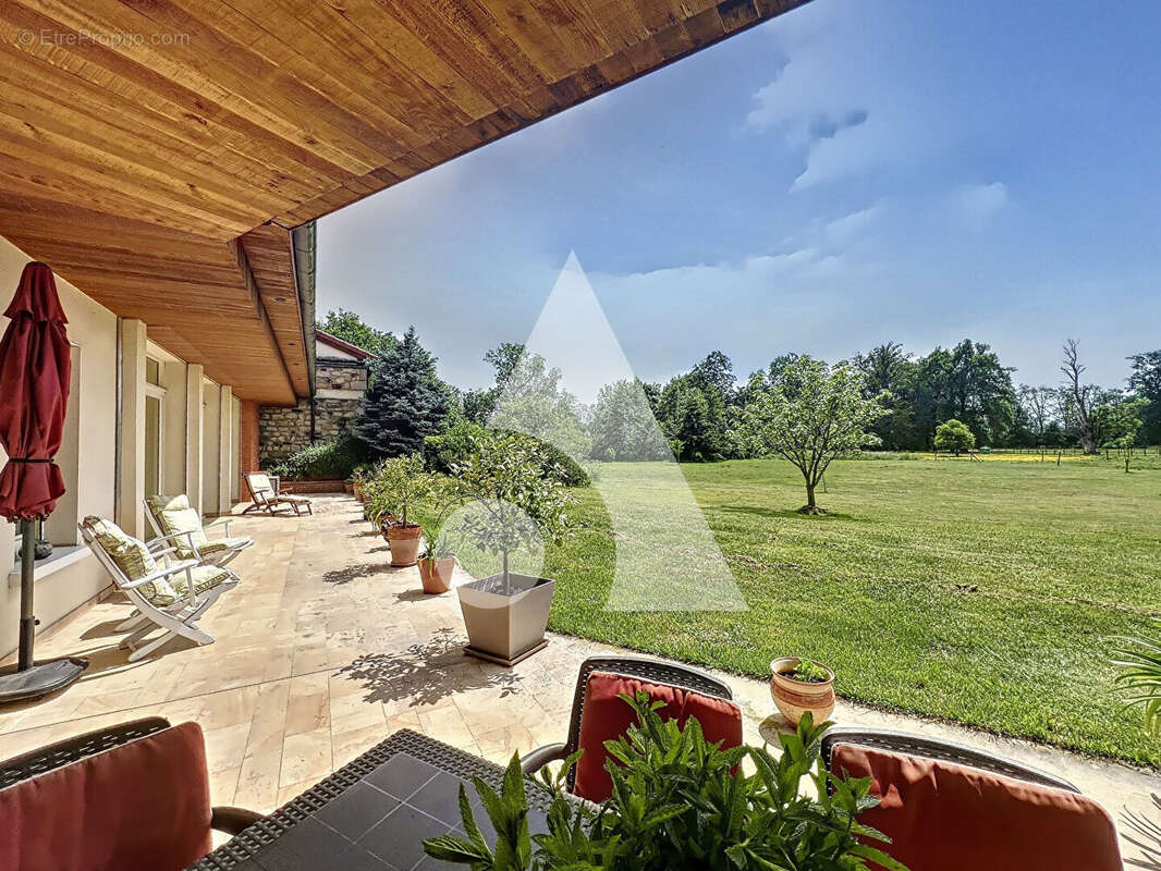 Maison à MONTROND-LES-BAINS