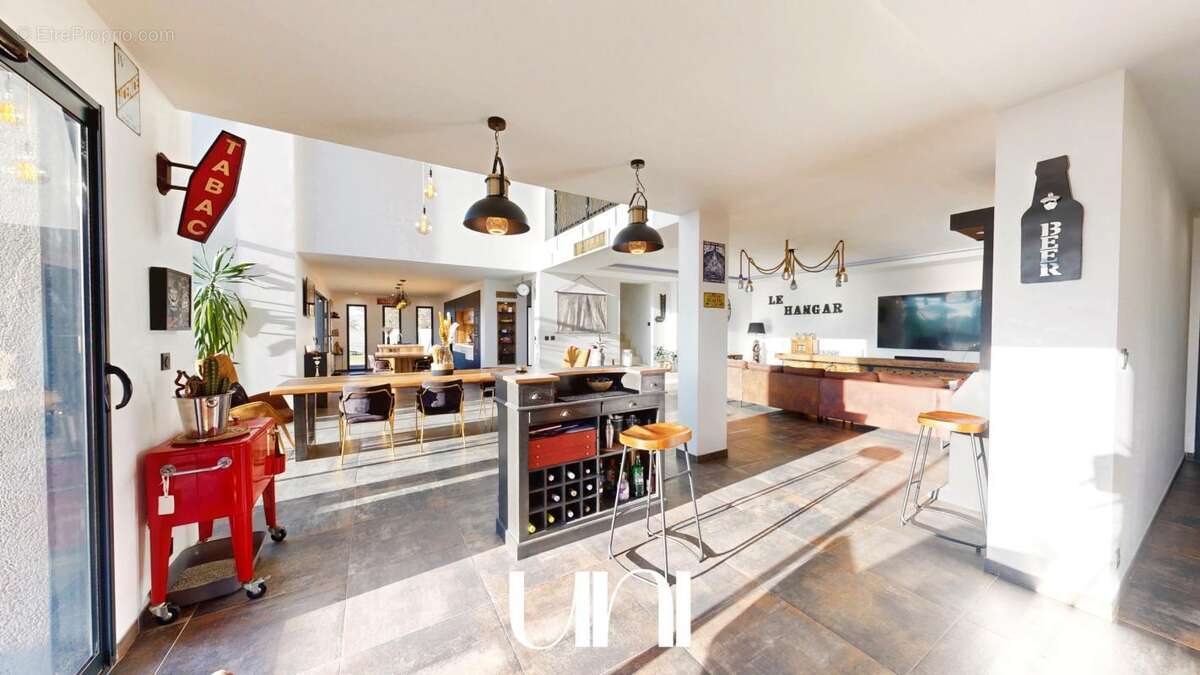 Maison 9 pièces 317 m2 avec terrasse - Saint-Loup-Hors - photo 7