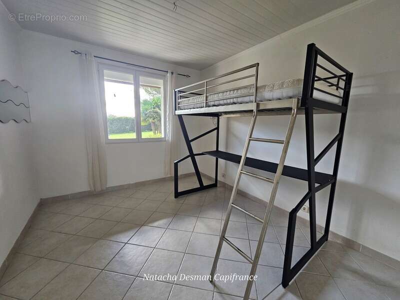 Maison familiale 239 m² au cœur de la nature – 7 pièces – Fort potentiel -  SAINTE COLOMBE (17) - photo 9