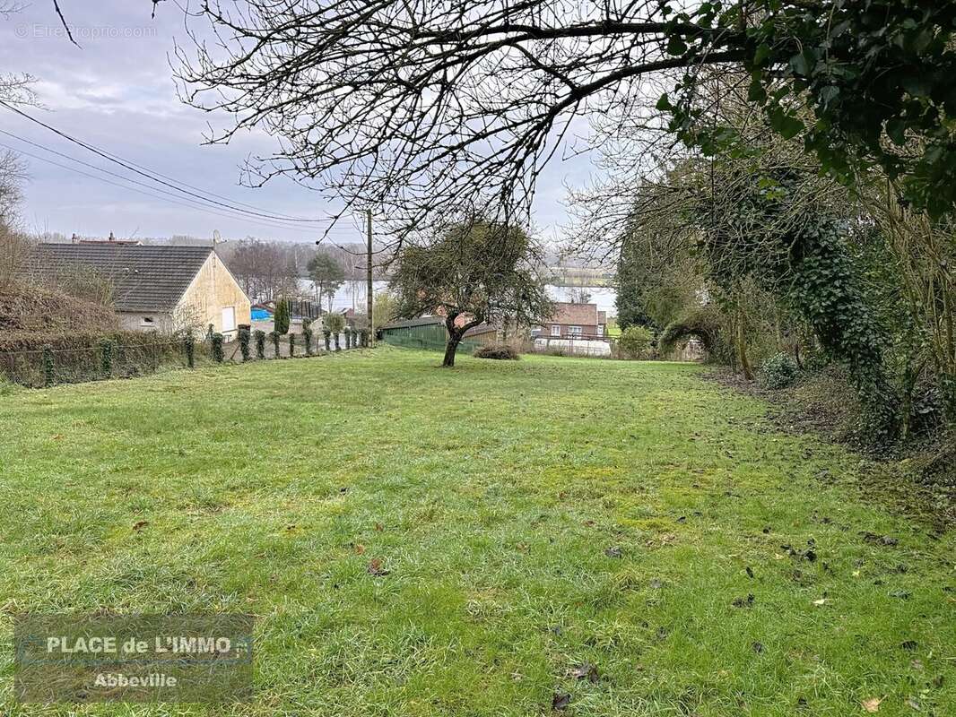 Terrain à MAREUIL-CAUBERT