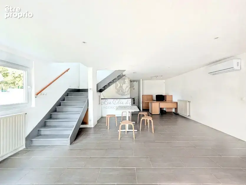 Maison de 160 m2 avec bureaux et locaux de stockage attenants de 110 m2 à Saint-Genis-Laval - photo 12