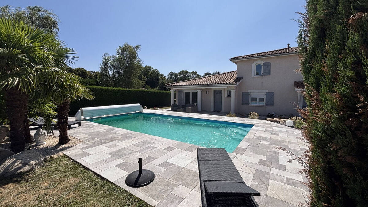 Photo 1 - Maison à SAVIGNEUX