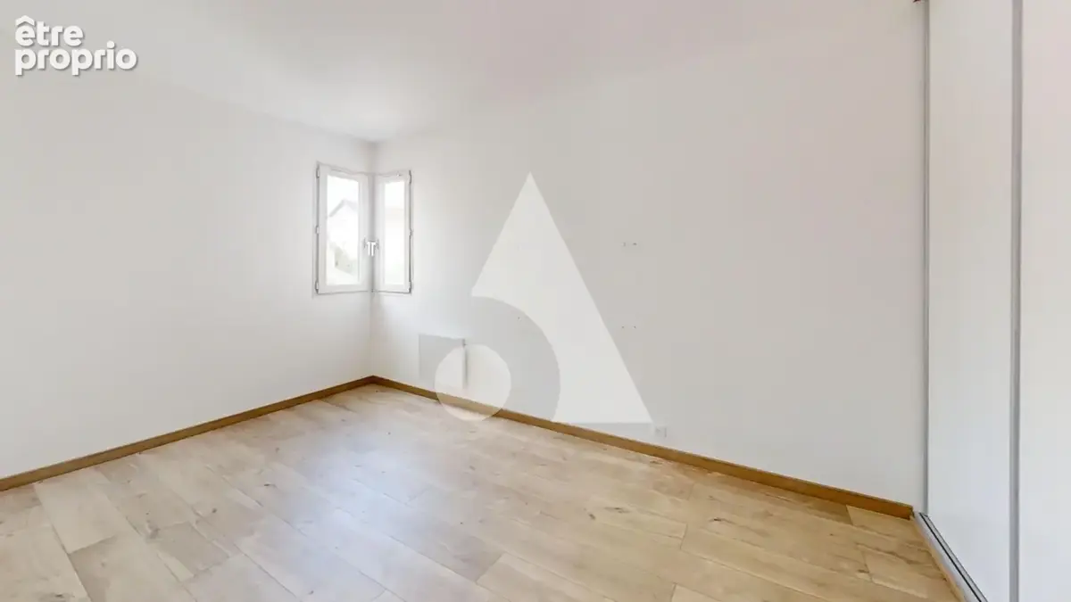Appartement trois pièces avec balcon et cave Rue des Fauvelles 70 m2 - photo 8