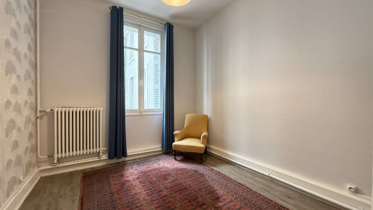 Appartement T3 face au parc des Sources avec balcon et ascenseur - photo 8
