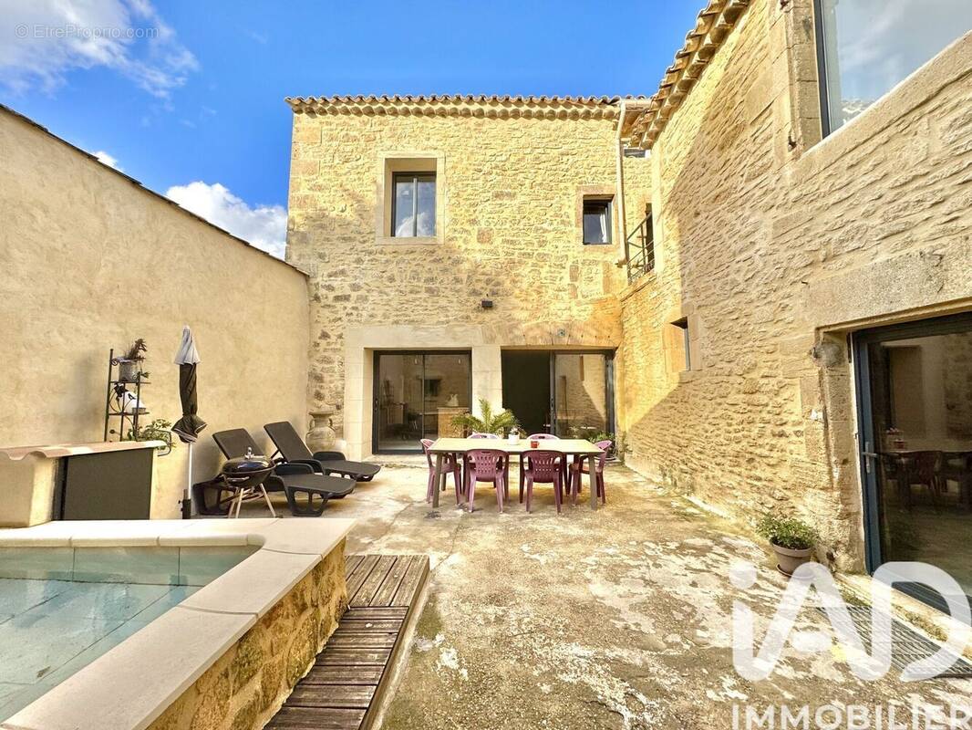 Photo 1 - Maison à REMOULINS