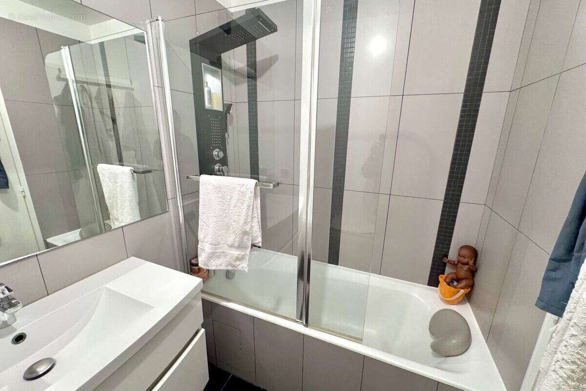 Appartement à LEVALLOIS-PERRET