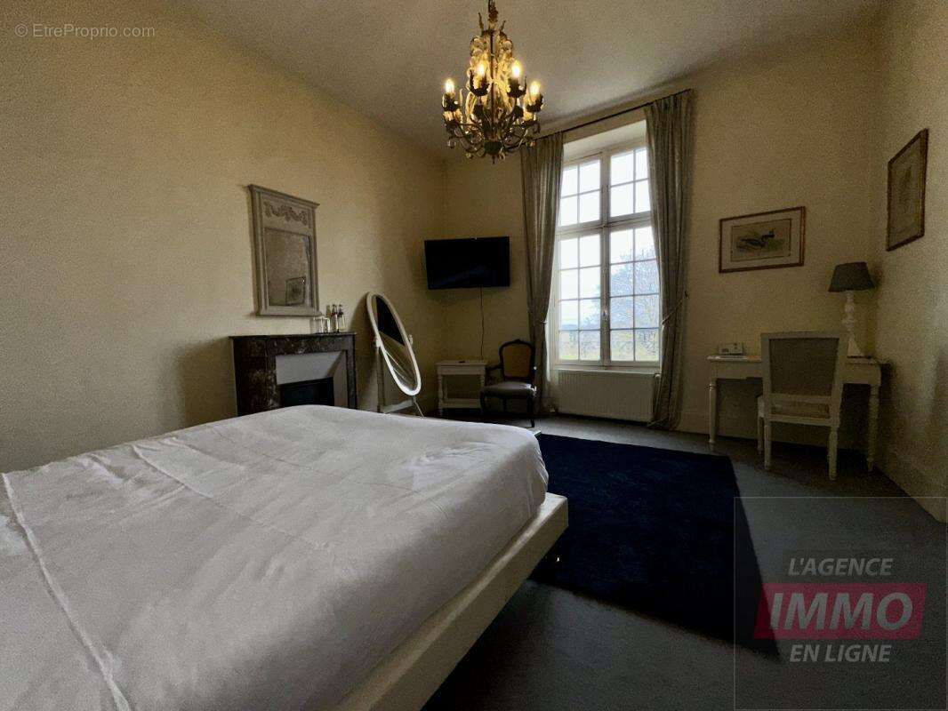 Maison 680 m² à Pontoise  - photo 17