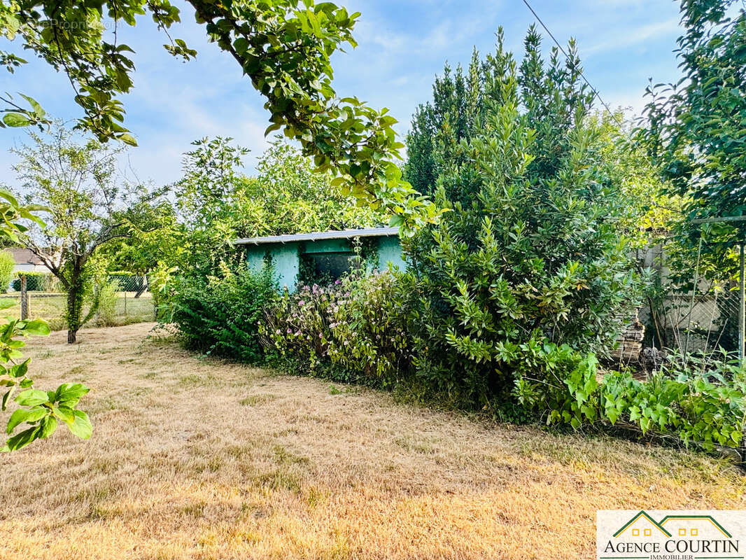 Maison familiale à proximité immédiate du centre-bourg. - photo 17