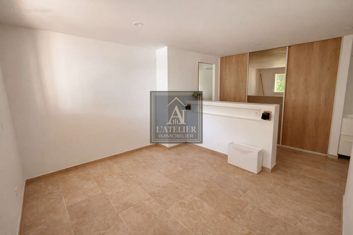Maison de 175 m2 avec appartement de type2/3 indépendant, piscine et garage sur une parcelle de 1285 m2 - photo 18