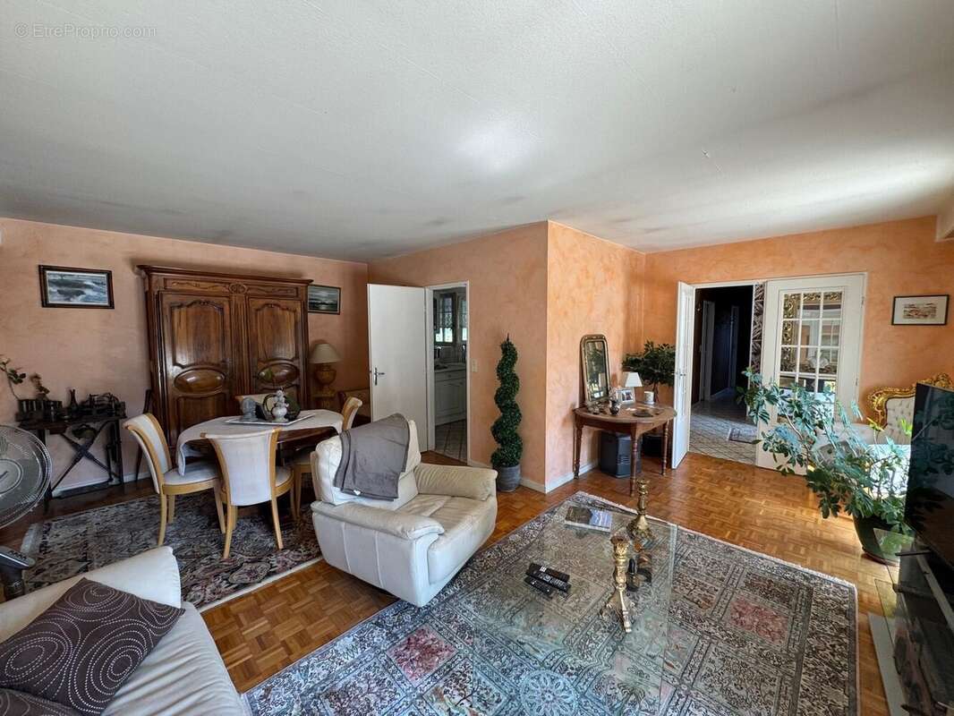 Maison à SAINT-DENIS-LES-BOURG