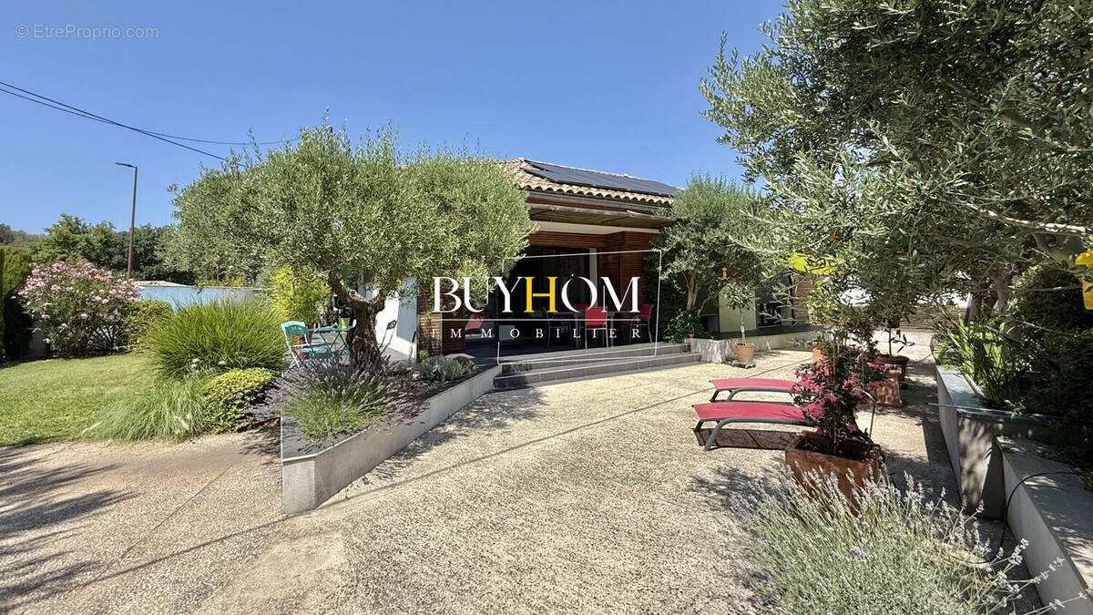 Maison à L'ISLE-SUR-LA-SORGUE