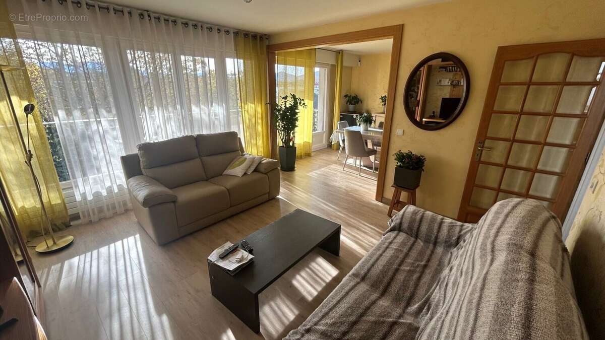 Appartement T4 transformé en T3 a vendre à Annemasse double séjour - Appartement à ANNEMASSE