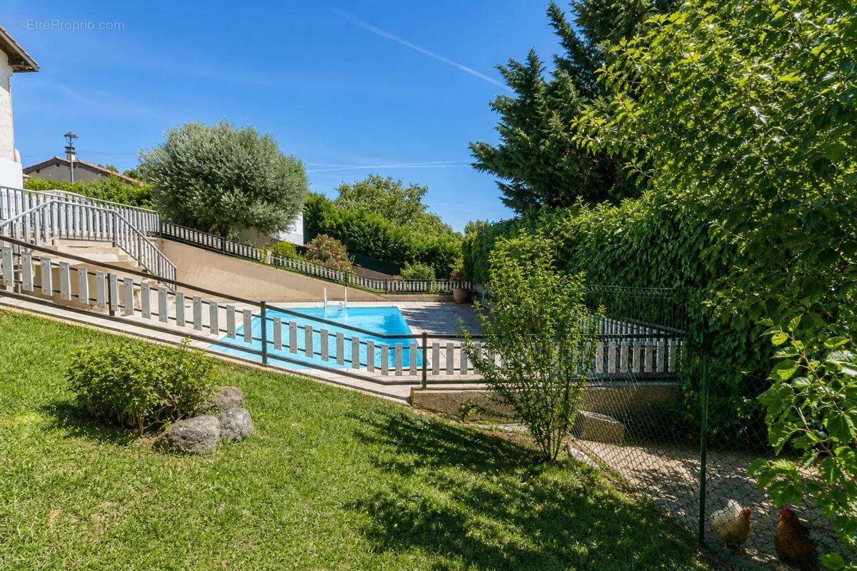 Maison familiale de 170 m² avec piscine à Primarette - photo 25