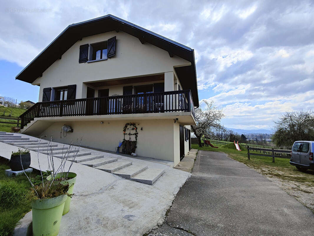 Maison à SAINT-GENIX-SUR-GUIERS