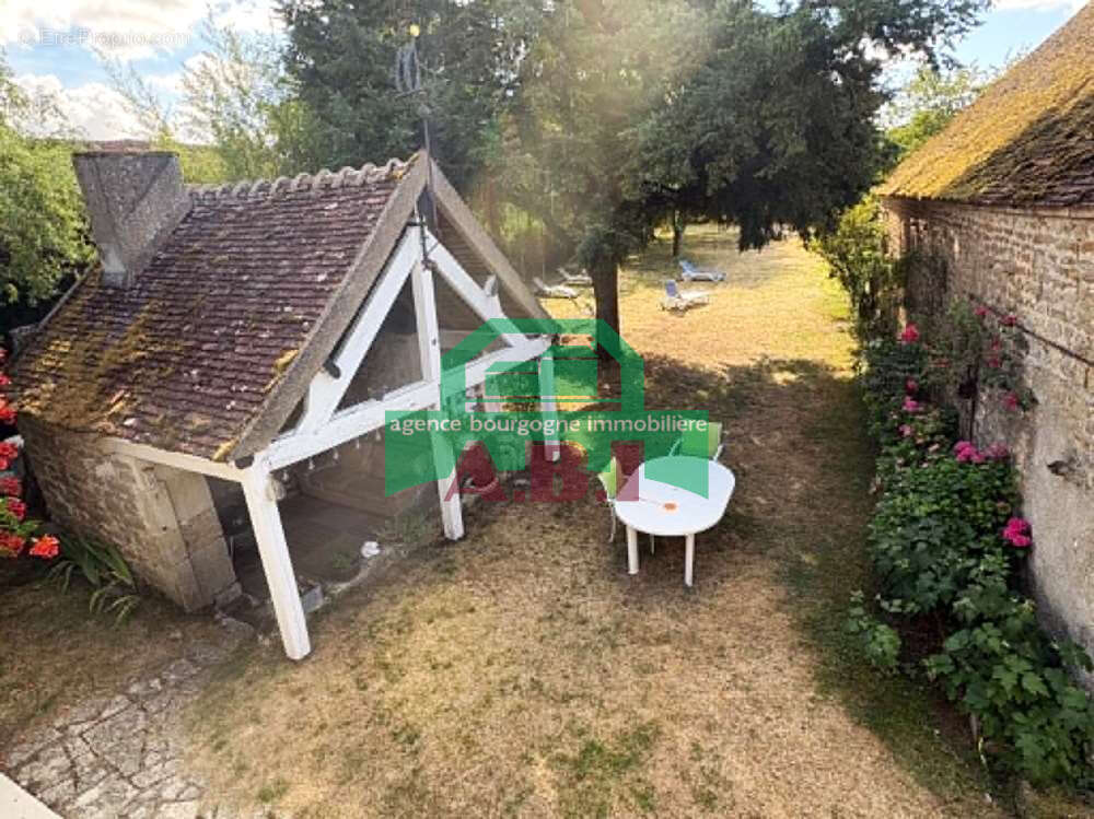 58, 6mns de Brinon et 15mns Prémery et Varzy - Propriété avec cachet ancien préservé d'env 183m2 hab sur 1421m - photo 2