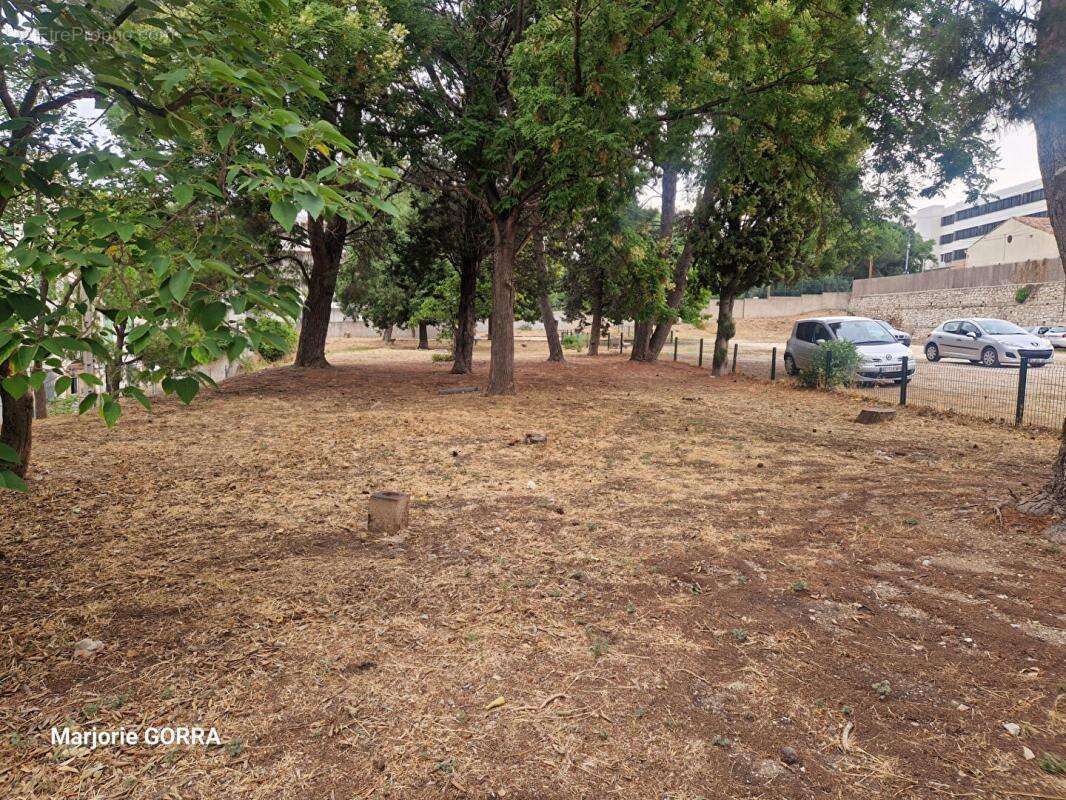 Appartement à MARSEILLE-4E