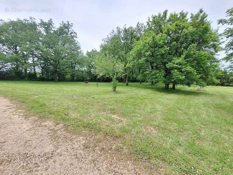 Maison à MAYRINHAC-LENTOUR