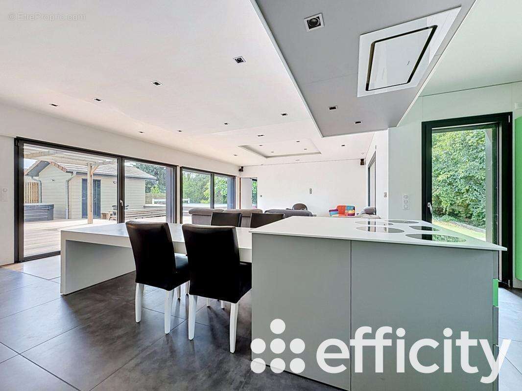 Maison 235 m² à Communay  - photo 14