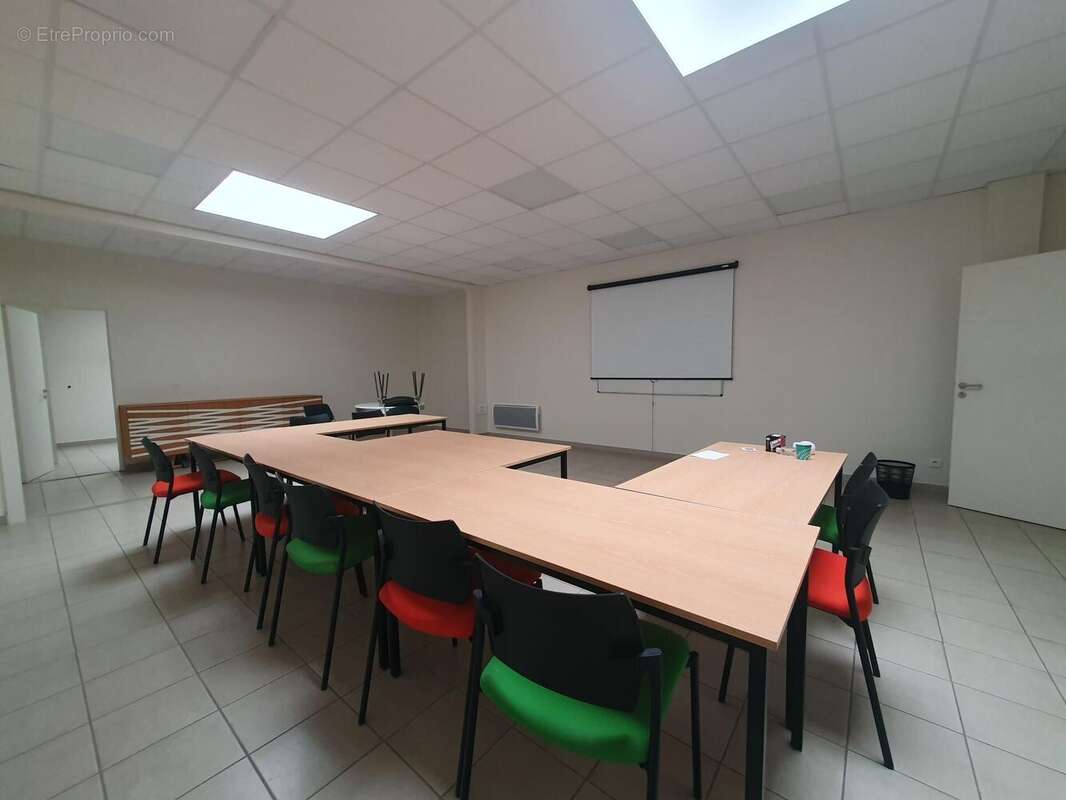 Photo 2 - Commerce à CREUZIER-LE-NEUF