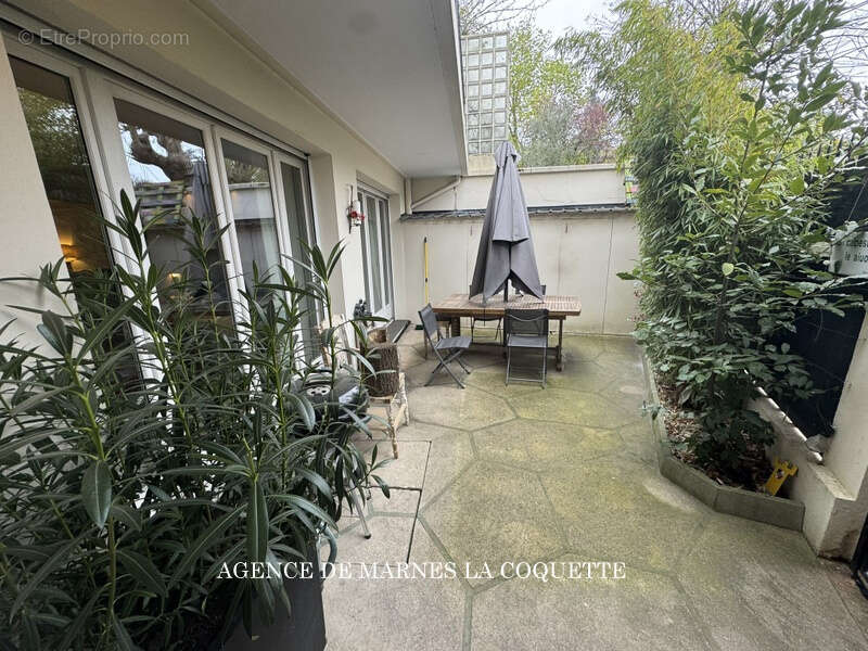 Appartement à MARNES-LA-COQUETTE