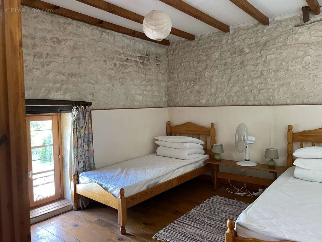 Maison à SAINT-PIERRE-DE-JUILLERS