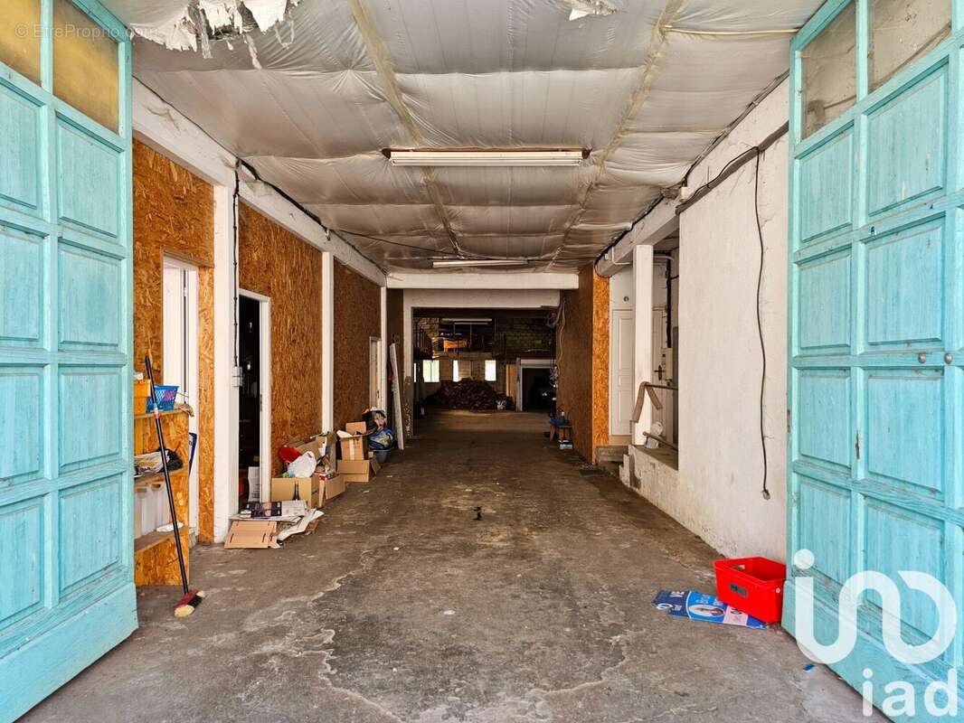 Maison 303 m² à Les Salles-Lavauguyon  - photo 6