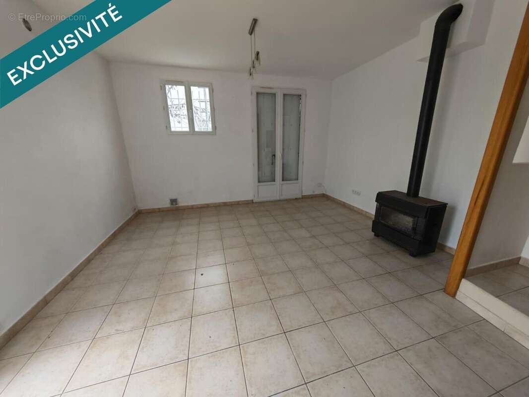 Photo 2 - Appartement à CHATEAU-ARNOUX-SAINT-AUBAN