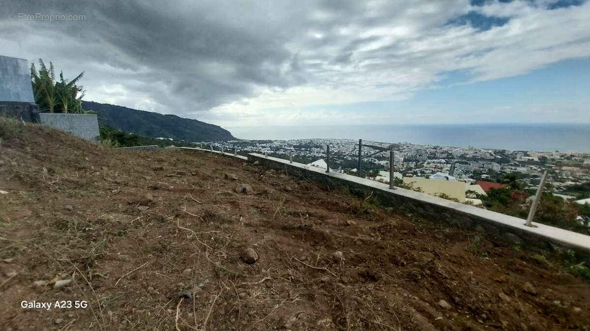 Terrain à SAINT-DENIS