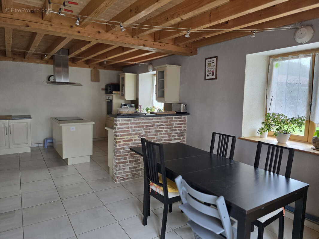 Maison à CRUZILLES-LES-MEPILLAT