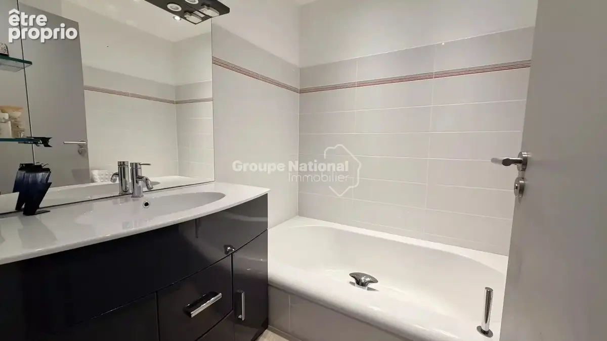 Bedarrides - mas renove en 2016 dans un magnifique parc arbore de 5 810 m² avec piscine,  4 garages - photo 16