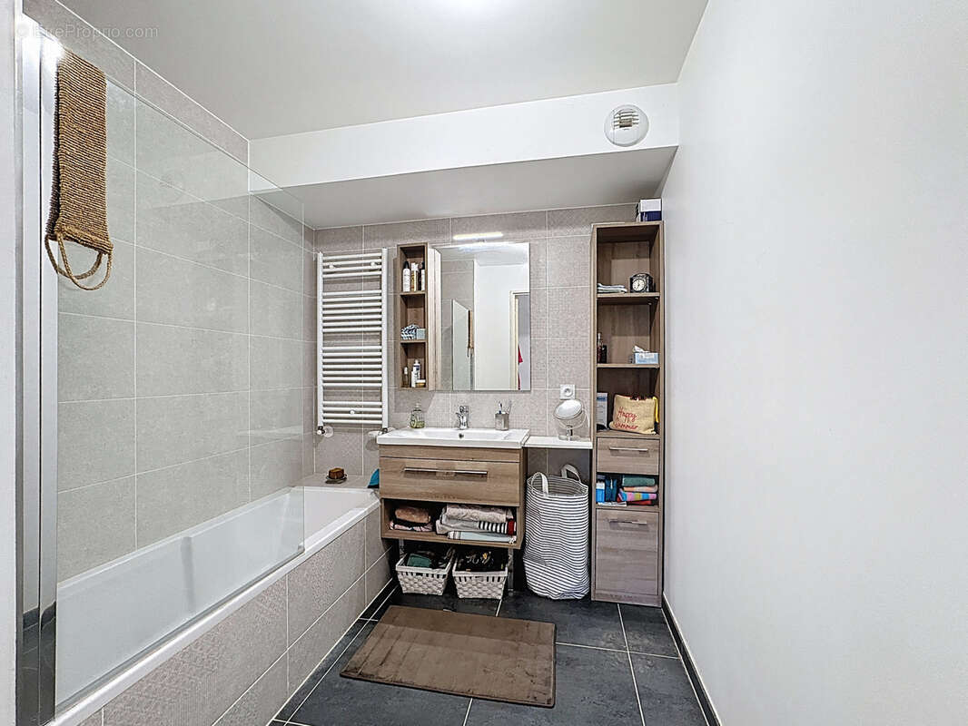 Appartement à BRISON-SAINT-INNOCENT