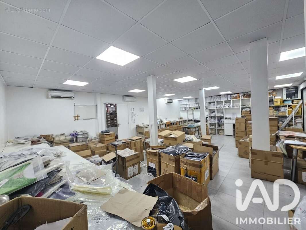 Commerce 1749 m² à La Courneuve  - photo 9
