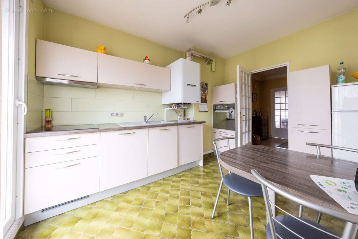 Appartement à SAINT-PRIEST-EN-JAREZ