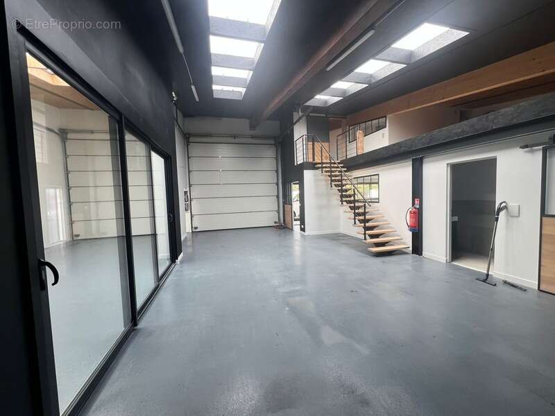 Commerce à SAINT-VIVIEN