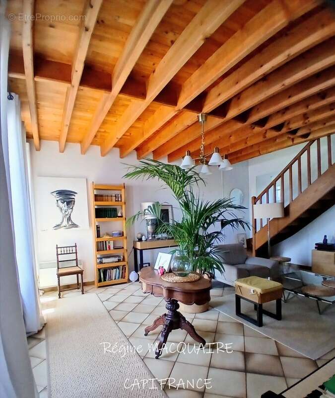 À vendre : Maison mitoyenne de 4 pièces,143 m2 env., 3 chambres sur un terrain de 1500 m2 avec panorama exceptionnel sur la camp - photo 8