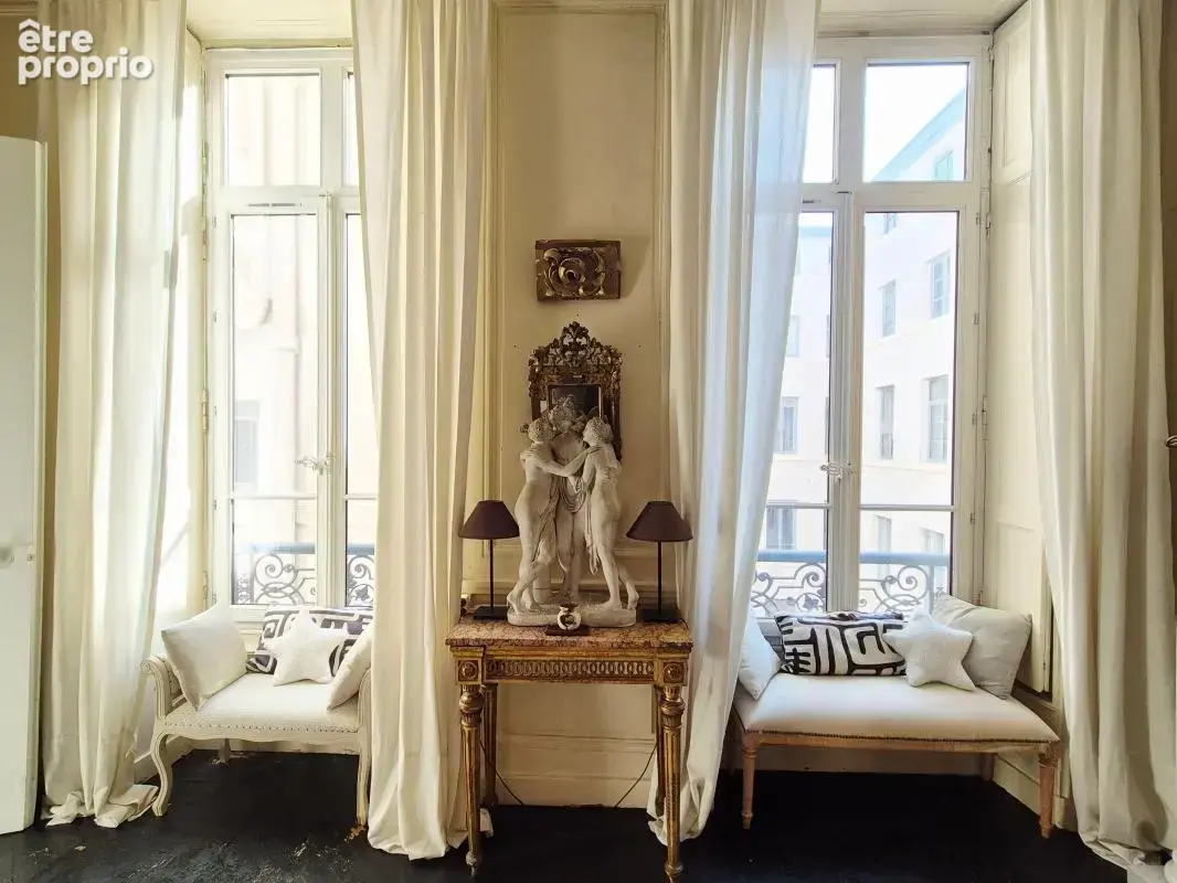 Place Bellecour, appartement d'exception AU CALME - photo 10