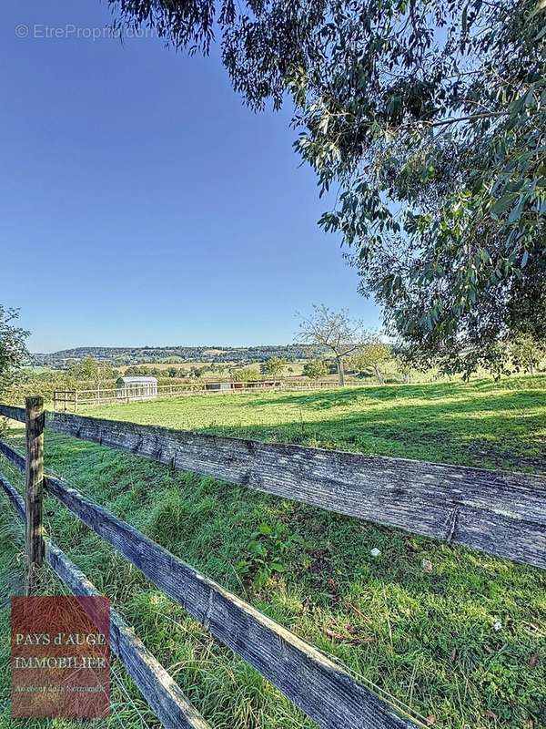 Maison à SAINT-PIERRE-SUR-DIVES