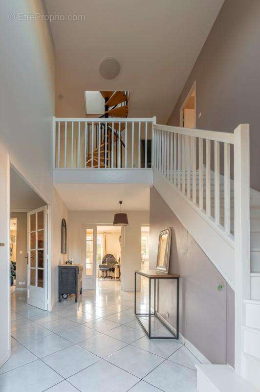 Maison 202 m² à Saint-Pavace  - photo 9