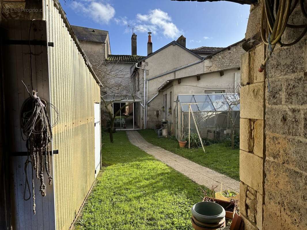 Maison à SAINT-MAURICE-LA-CLOUERE