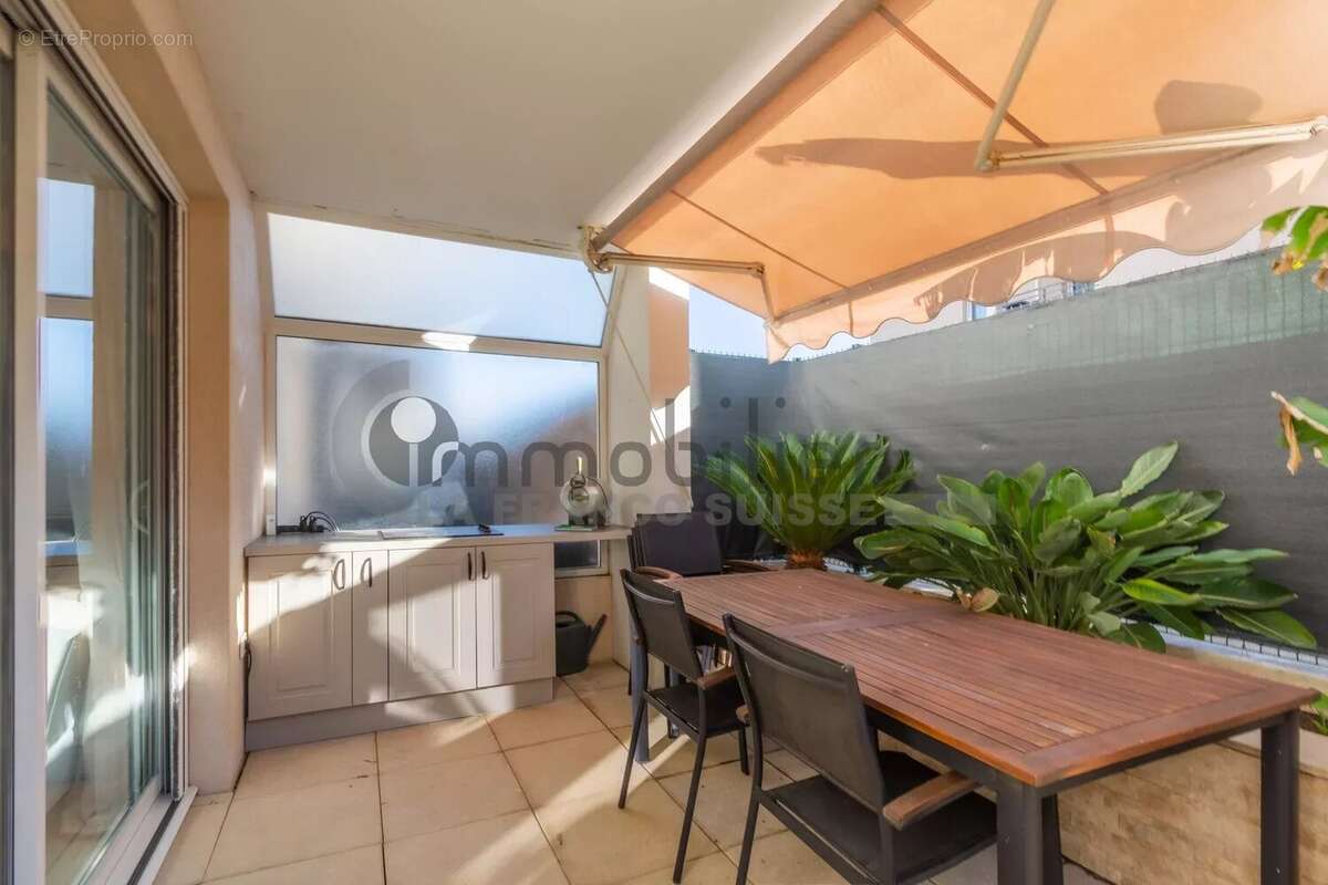 Appartement à SAINT-LAURENT-DU-VAR