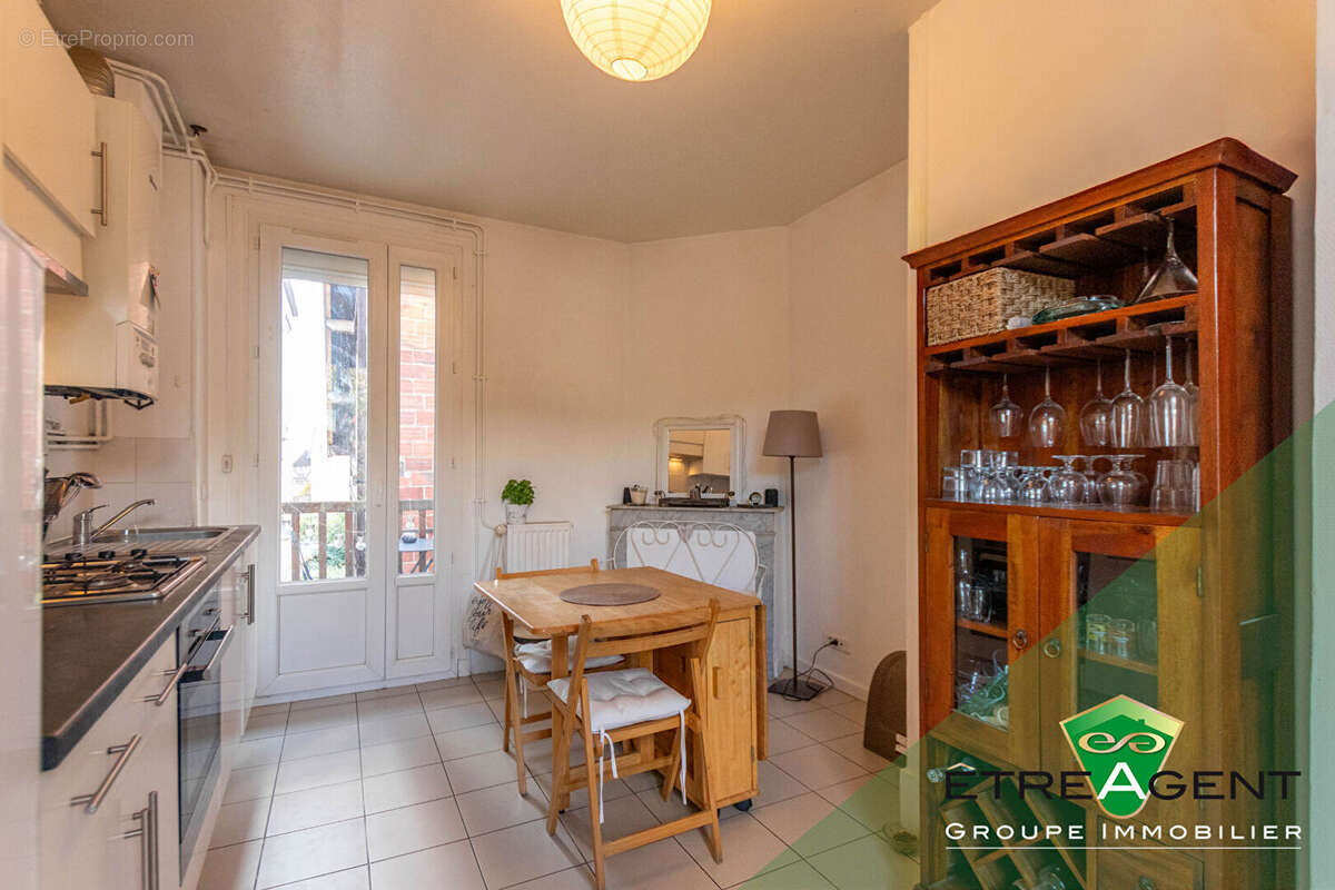 Appartement à CHANTELOUP-LES-VIGNES