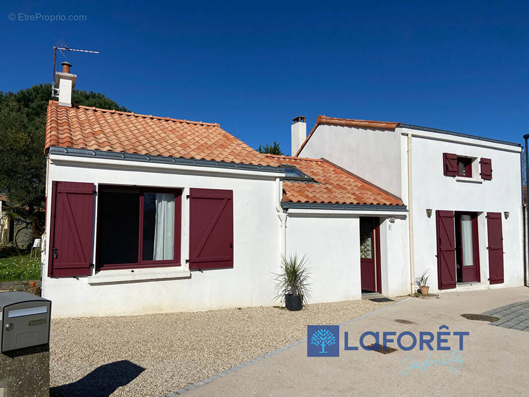 Maison à SAINT-LEGER-LES-VIGNES