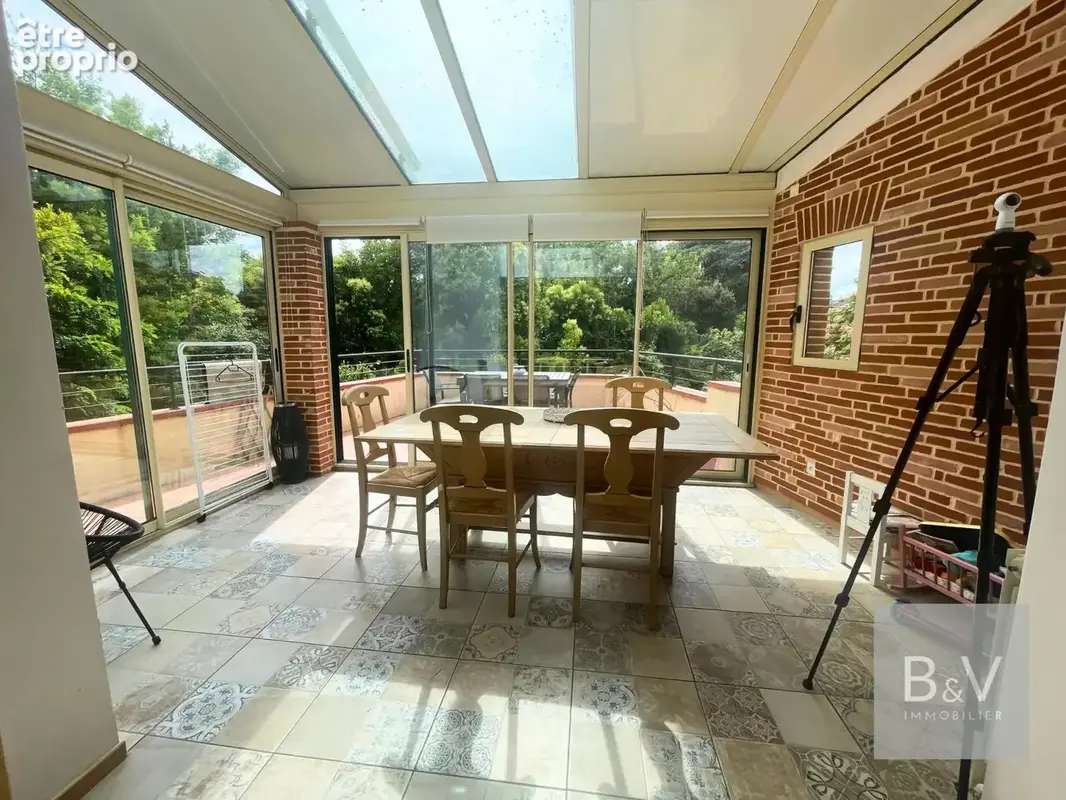 Maison de charme de 340 m² avec jardin - photo 2