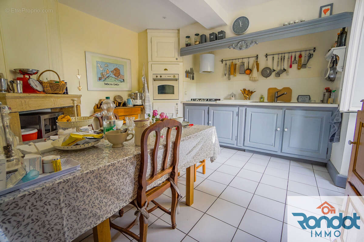 Maison à VILLECOMTE