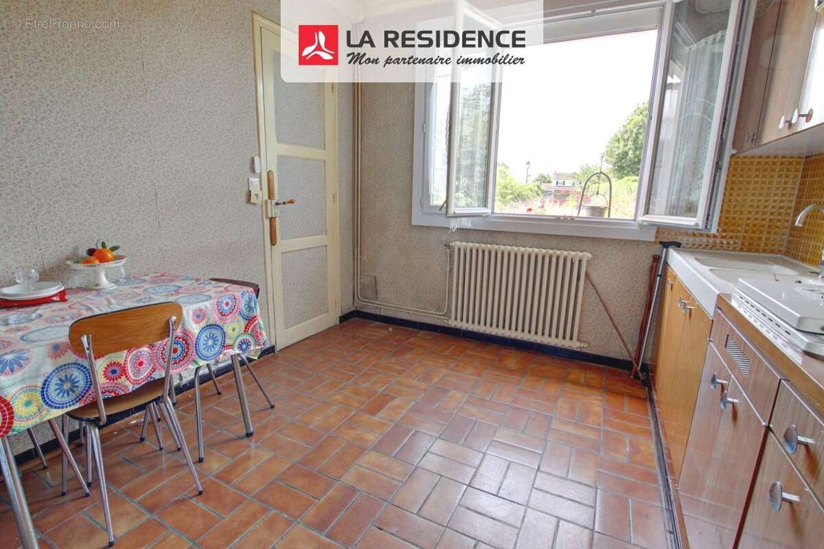 Maison à LE MESNIL-SAINT-DENIS