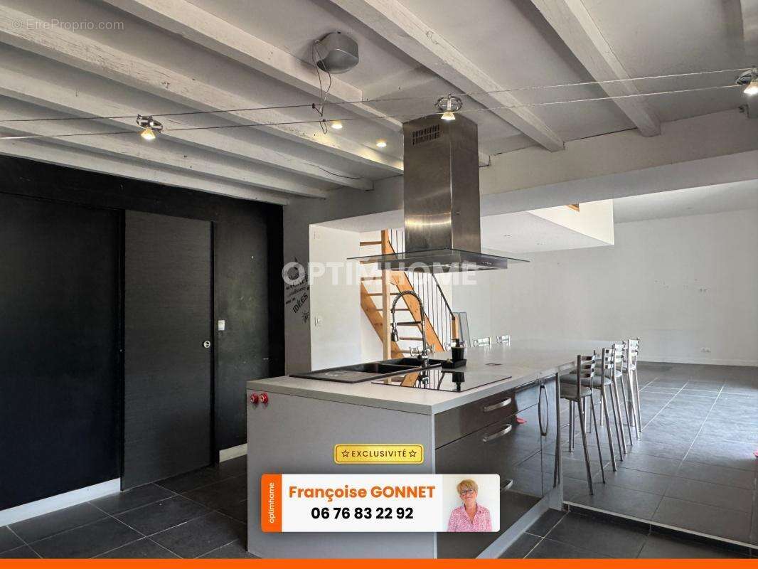 LONGERE de 215 m² - 6 pièces - 4 chambres - Piscine - 275 000 € - LAPAN - photo 9