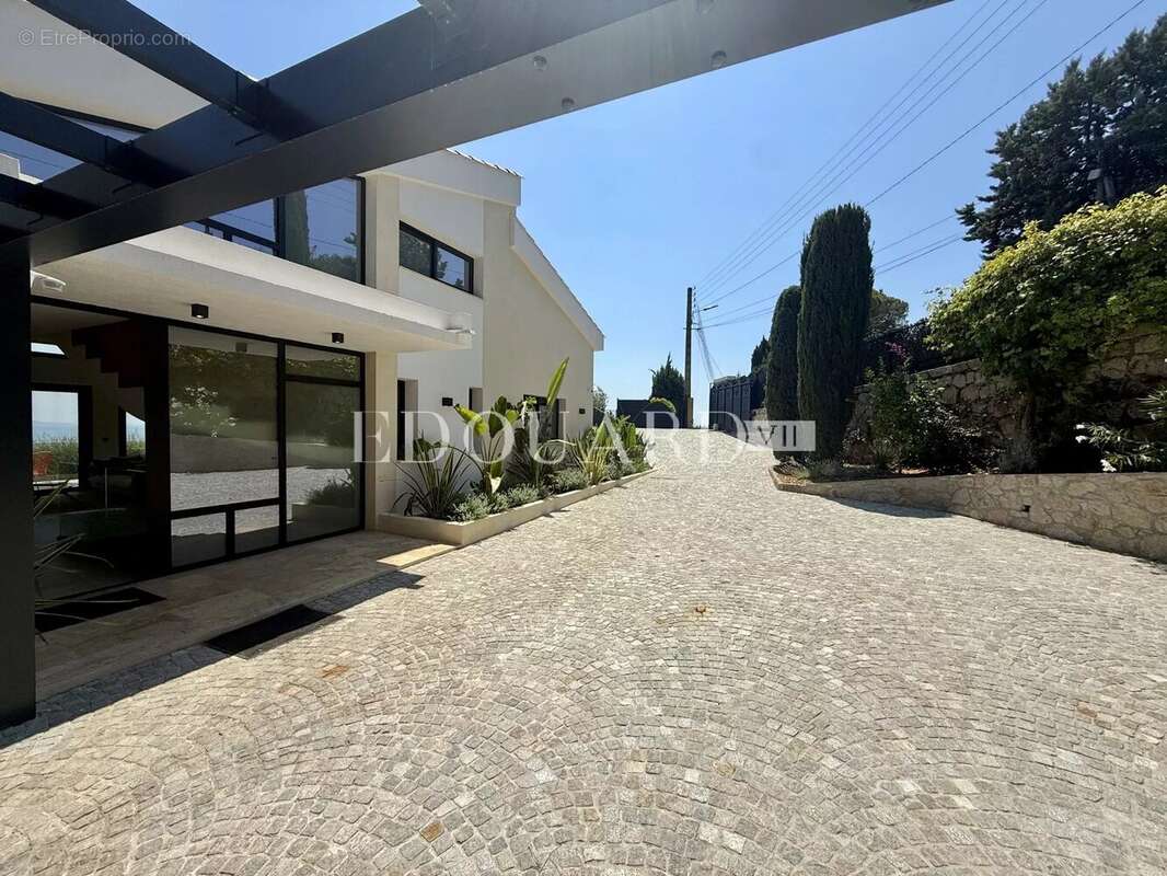 Somptueuse villa complètement rénovée avec piscine chauffée et splendide vue mer panoramique - photo 34