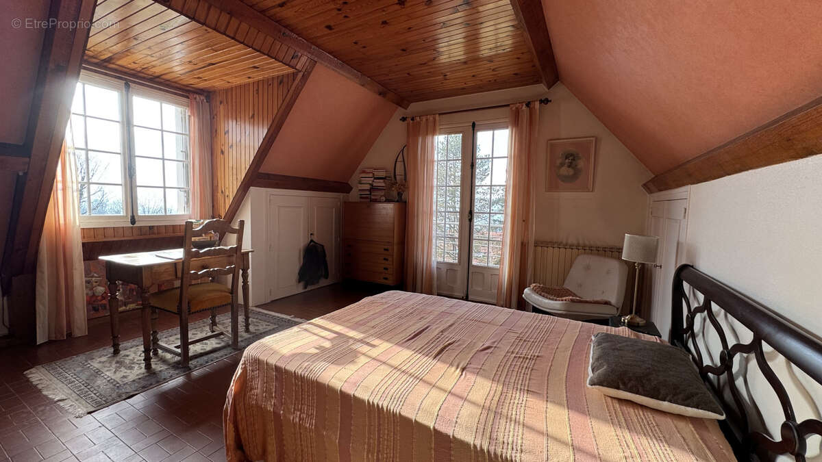 Maison à PUGNY-CHATENOD